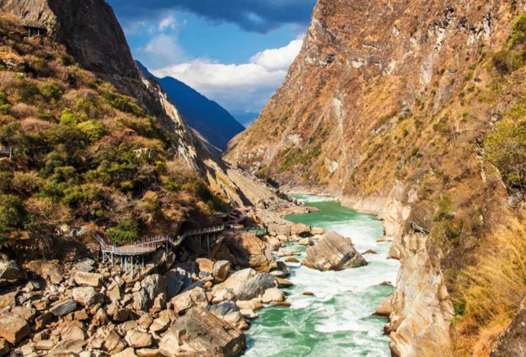 Tiger Leaping Gorge, China – One of the world’s deepest river canyons, featuring breathtaking cliffs, rushing waters, and scenic hiking trails.